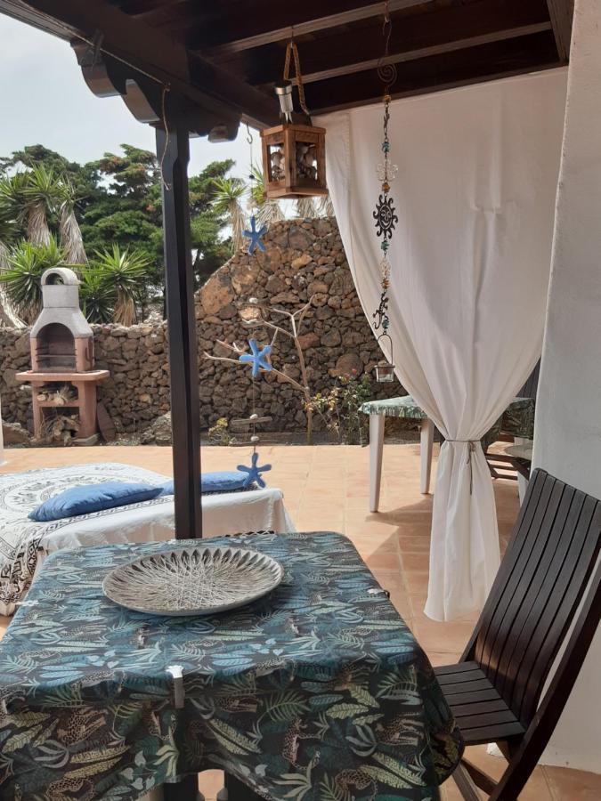 Tipica Lanzarote House Only Adults Bed & Breakfast Tías Екстериор снимка